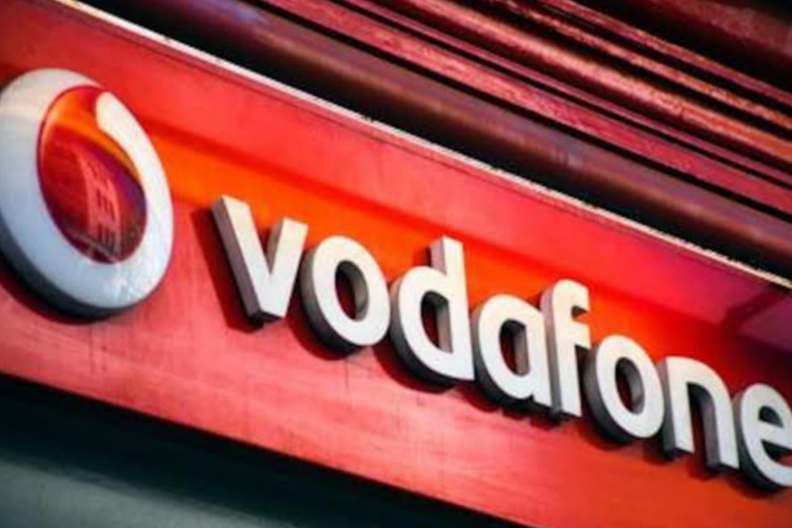 Vodafone will provide you cashback if you recharge for someone in need, also Idea