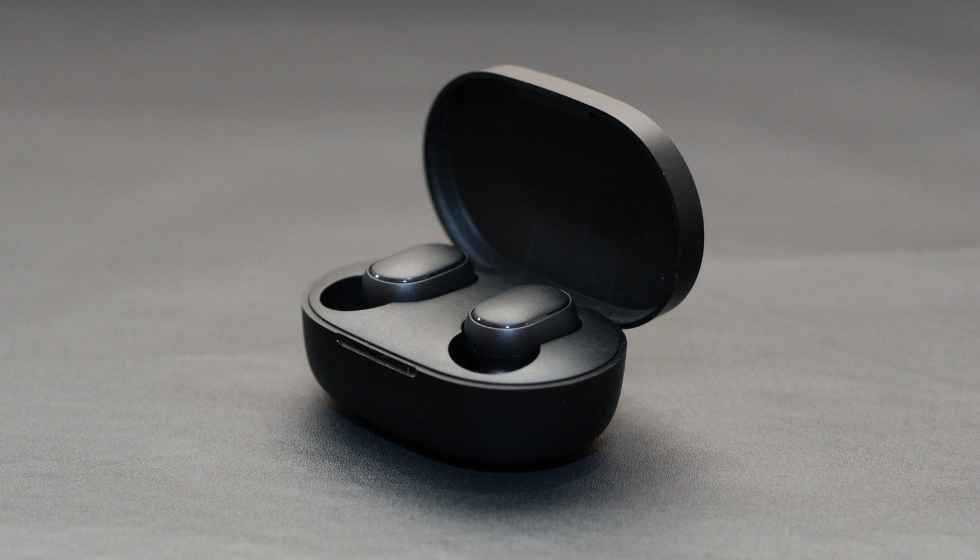 Which One to Pick? Bluetooth Headphones vs True Wireless Earbuds