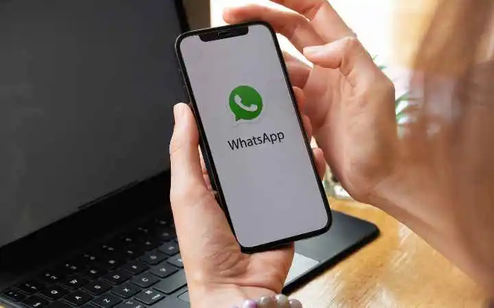 Security and Privacy Features of WhatsApp on Android and iOS